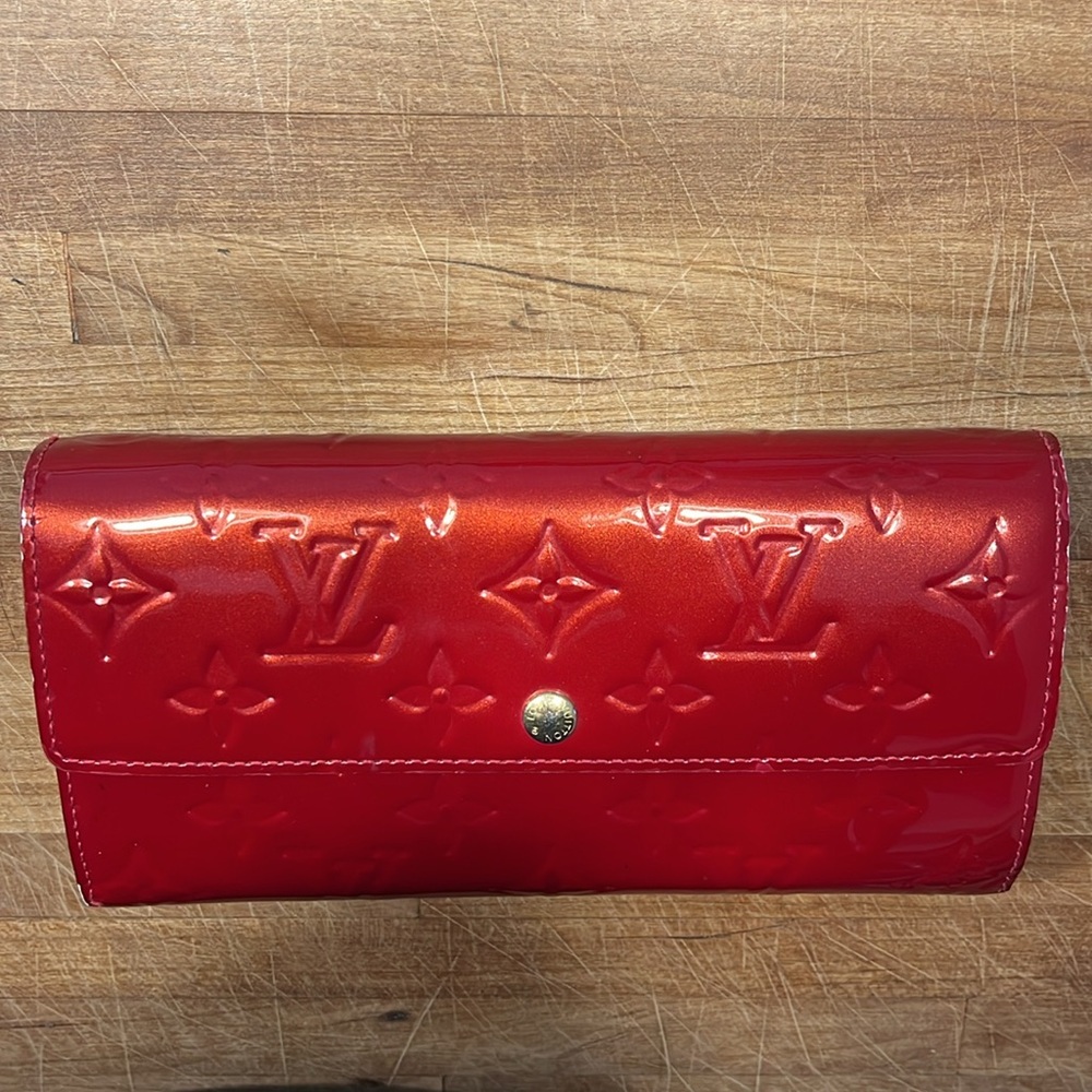 Louis Vuitton Candy Apple 🍎 Red Monogram Vernis   Sarah Wallet
